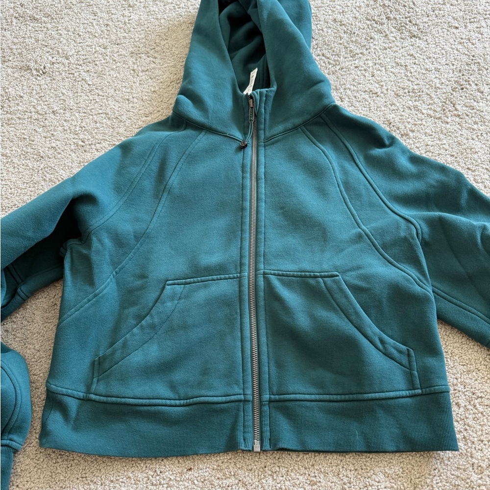 Lululemon cropped scuba Xs/s